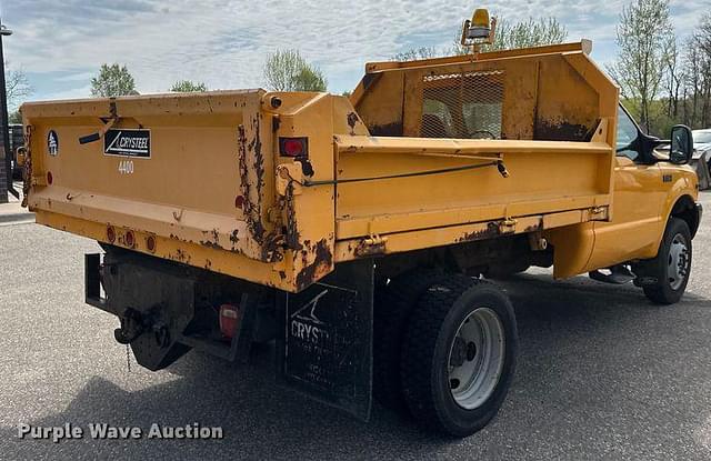 Image of Ford F-450 equipment image 4