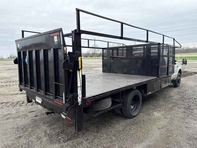 Image of Ford F-550 equipment image 2