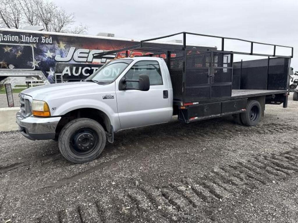 Image of Ford F-550 Primary image