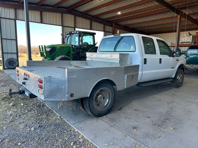 Image of Ford F-550 equipment image 3