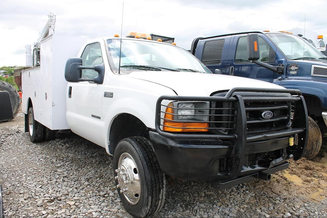 Image of Ford F-550 Primary image