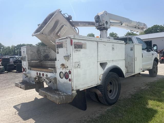 Image of Ford F-550 equipment image 4