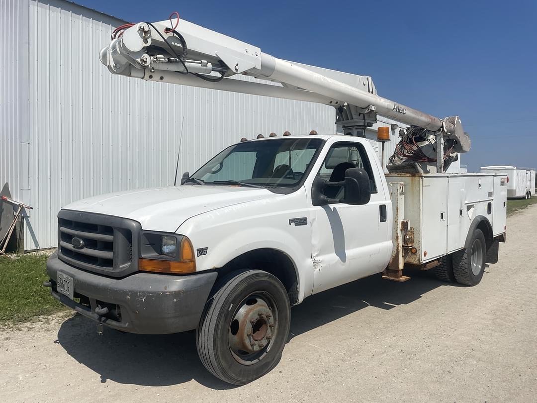 Image of Ford F-550 Primary image
