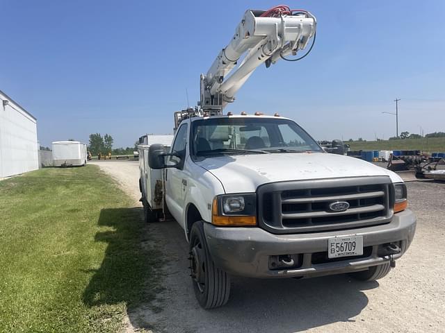 Image of Ford F-550 equipment image 2