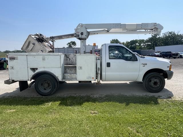 Image of Ford F-550 equipment image 3