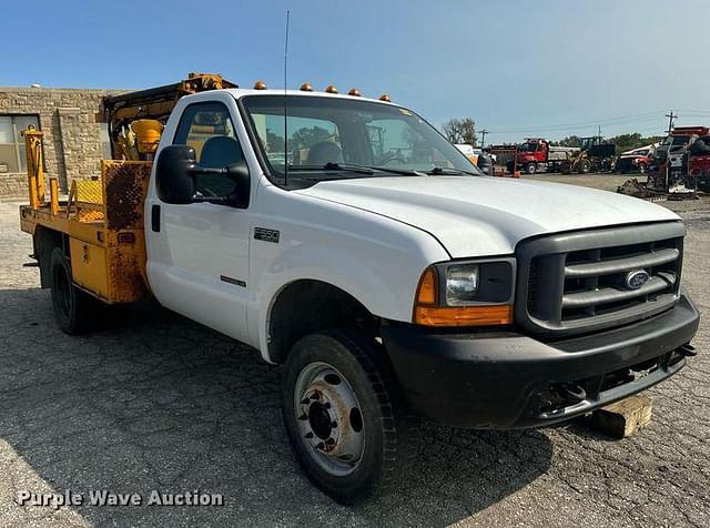 Image of Ford F-550 equipment image 2