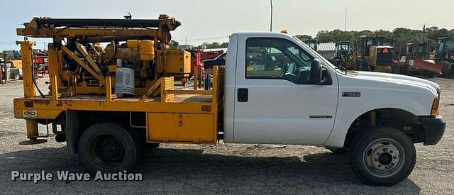 Image of Ford F-550 equipment image 3