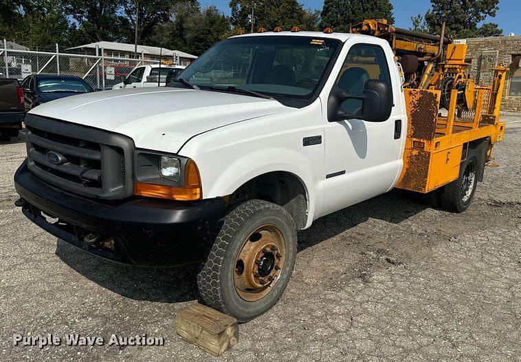 Image of Ford F-550 Primary image