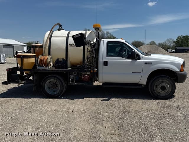 Image of Ford F-550 equipment image 3