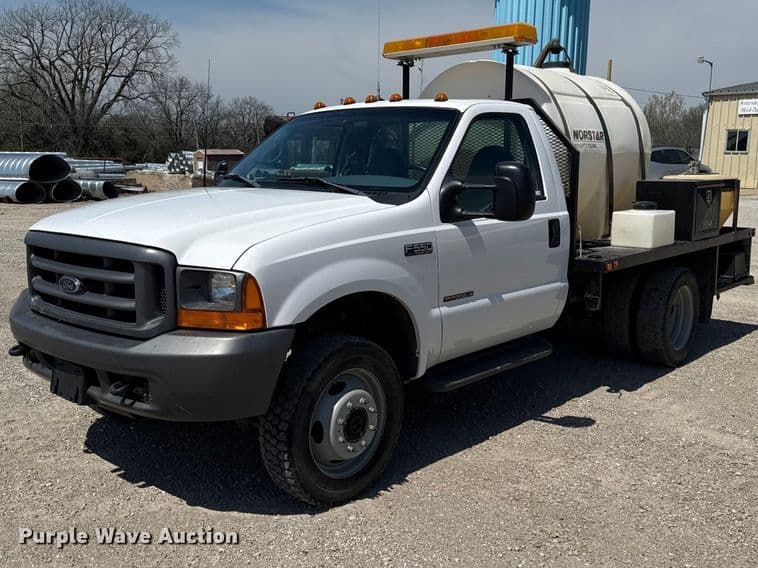 Image of Ford F-550 Primary image