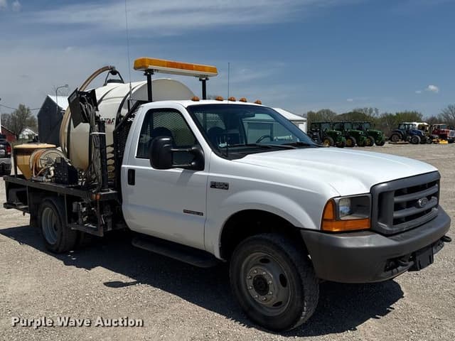 Image of Ford F-550 equipment image 2