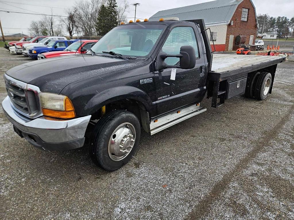 Image of Ford F-550 Primary image