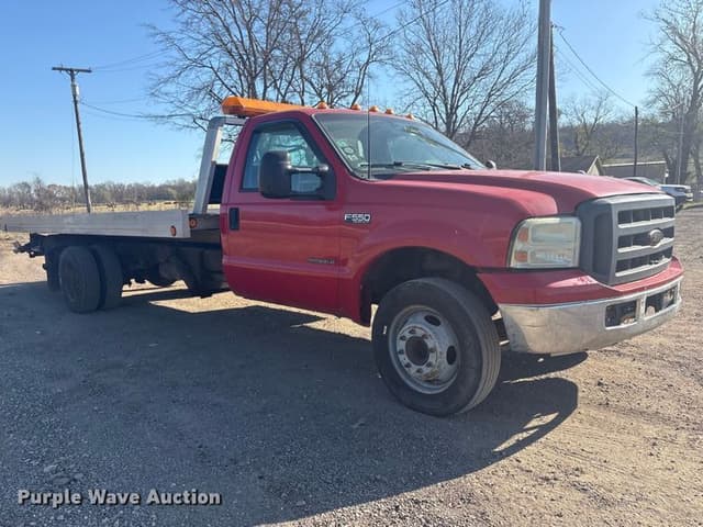 Image of Ford F-550 equipment image 2