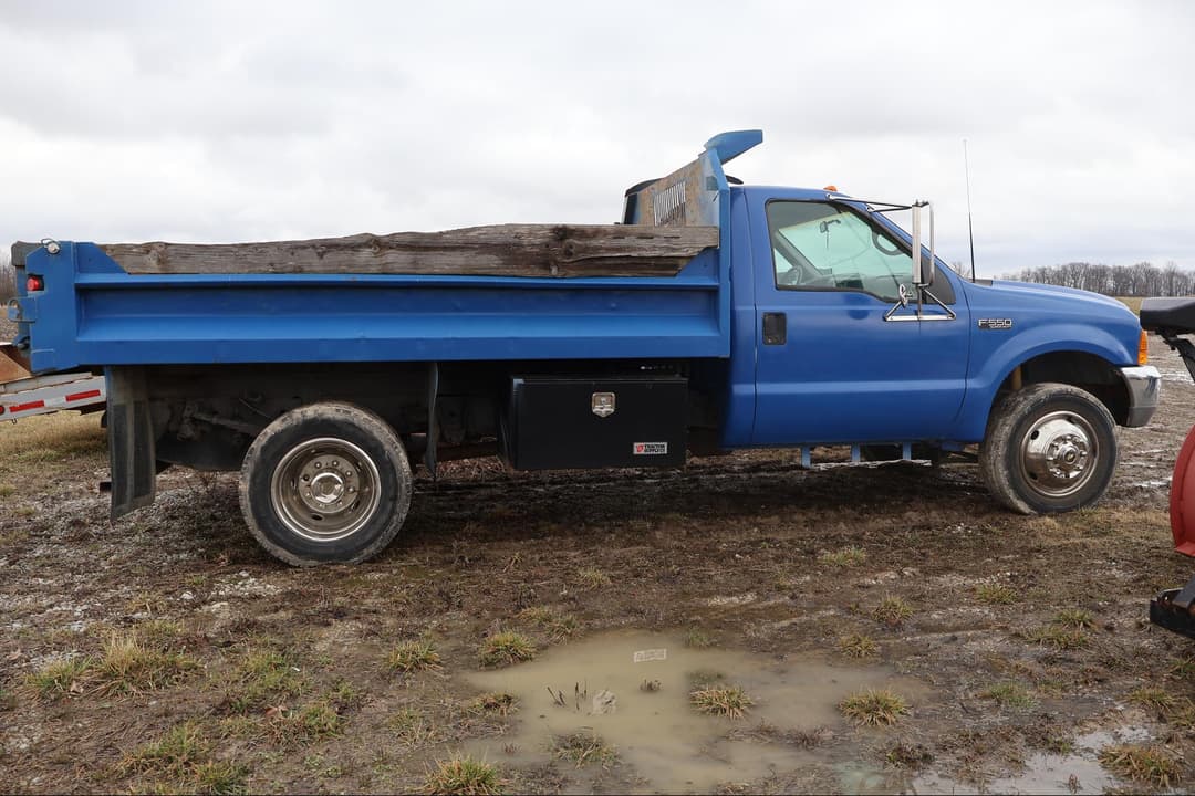 Image of Ford F-550 Primary image