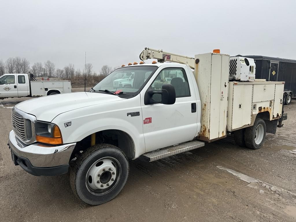 Image of Ford F-550 Primary image