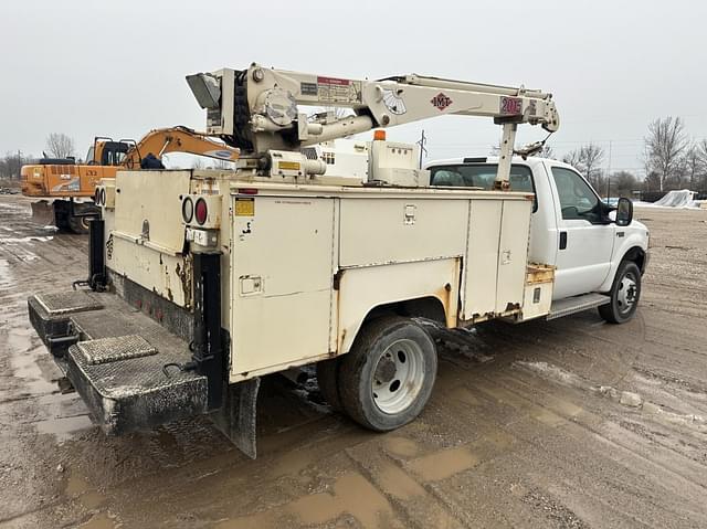 Image of Ford F-550 equipment image 4