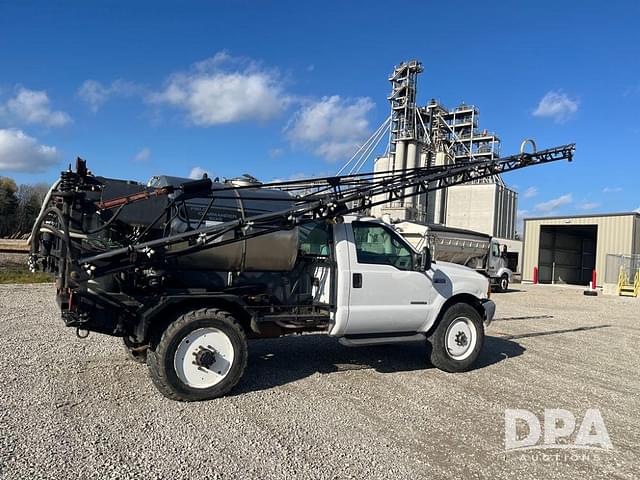 Image of Ford F-550 equipment image 4