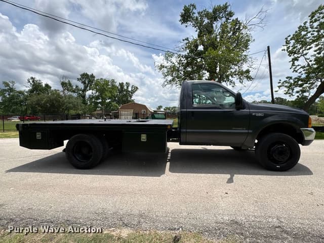 Image of Ford F-550 equipment image 3