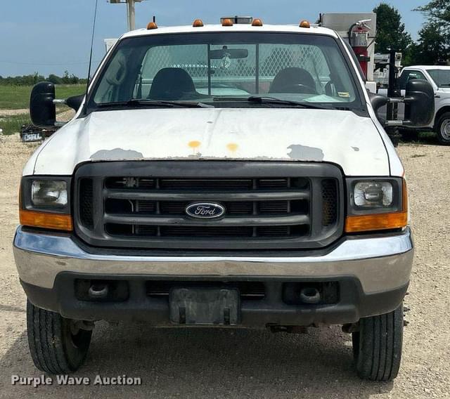 Image of Ford F-550 equipment image 1