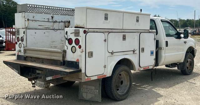 Image of Ford F-550 equipment image 4