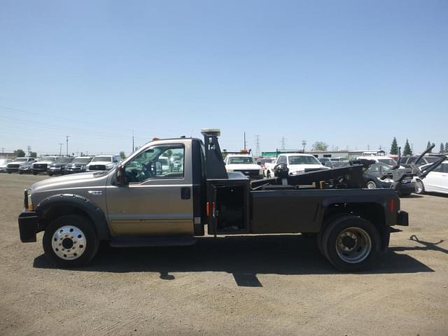 Image of Ford F-550 equipment image 4