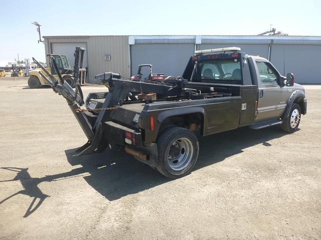 Image of Ford F-550 equipment image 2