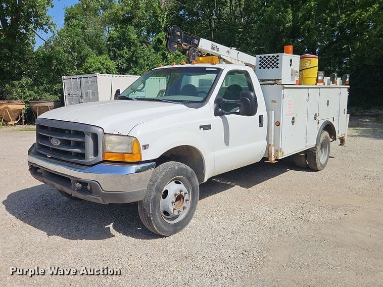 1999 Ford F-550 Equipment Image0