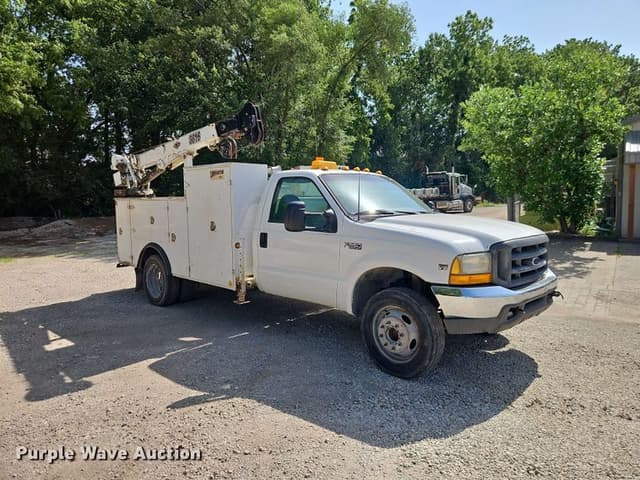 Image of Ford F-550 equipment image 2
