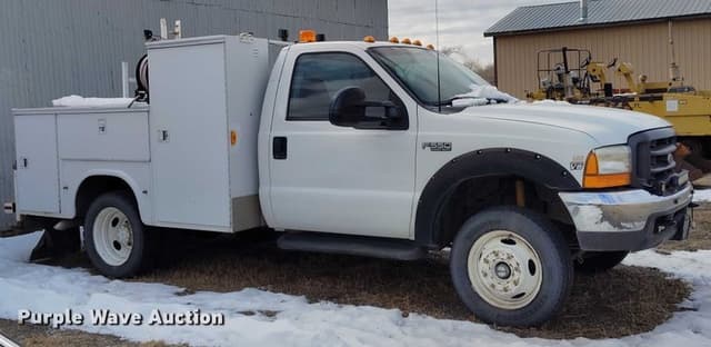 Image of Ford F-550 equipment image 3