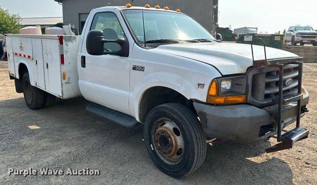 Image of Ford F-550 equipment image 2