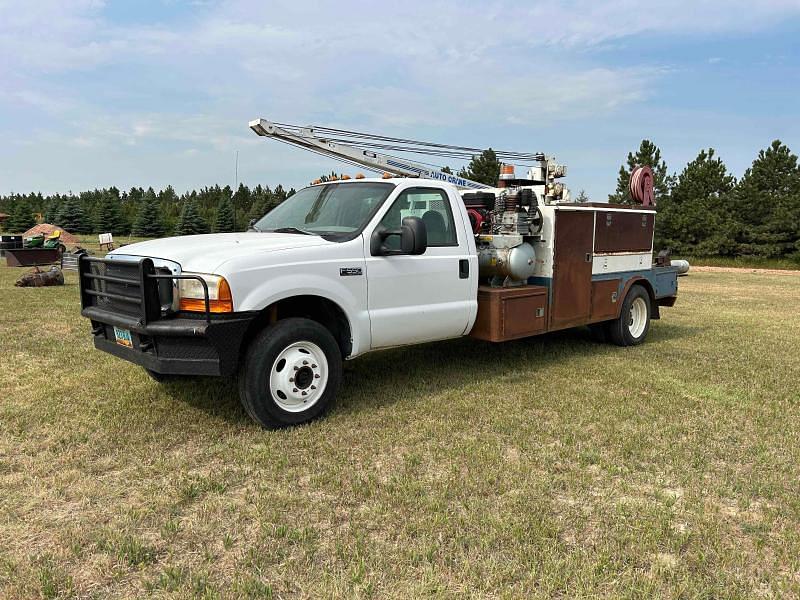 Image of Ford F-550 Primary image