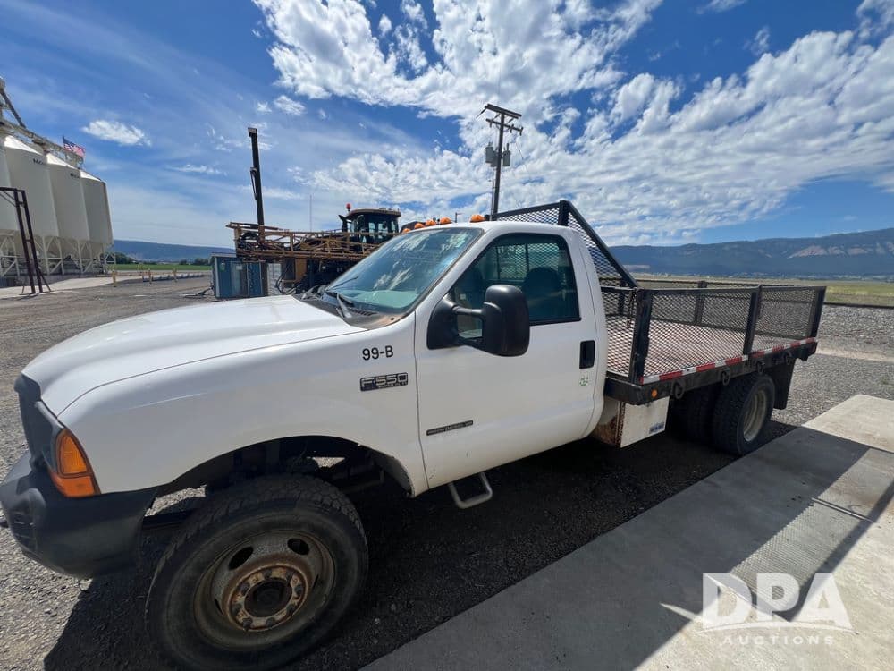 Image of Ford F-550 Primary image
