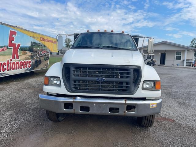 Image of Ford F-650 equipment image 4