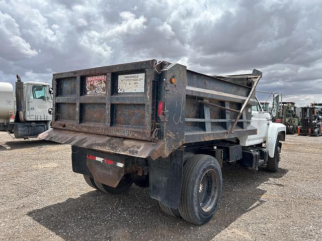 Image of Ford F700 equipment image 2