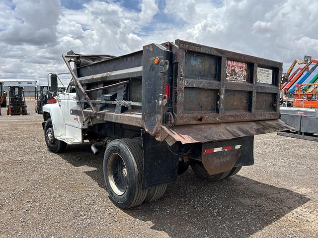 Image of Ford F700 equipment image 1
