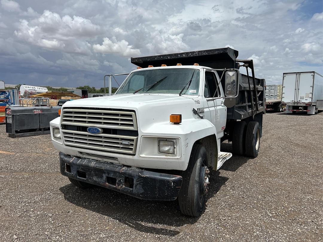Image of Ford F700 Primary image