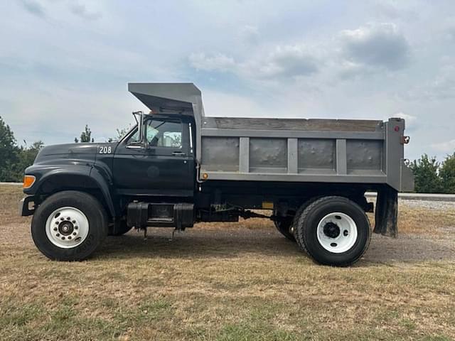 Image of Ford F-750 equipment image 1