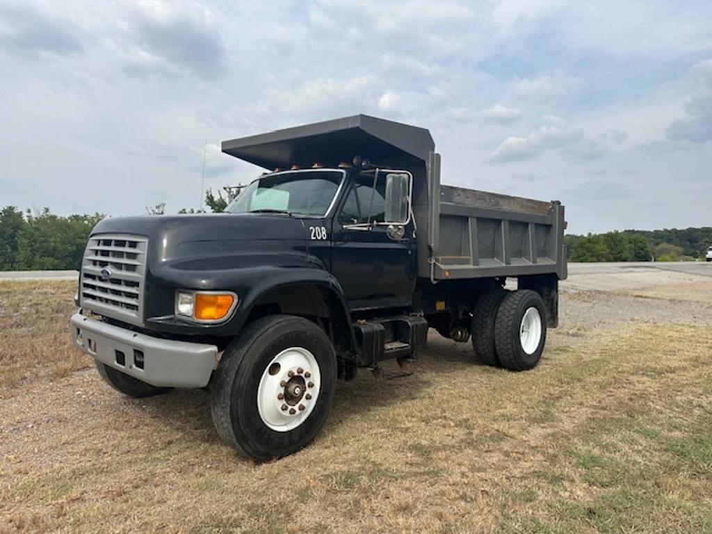 Image of Ford F-750 Primary image