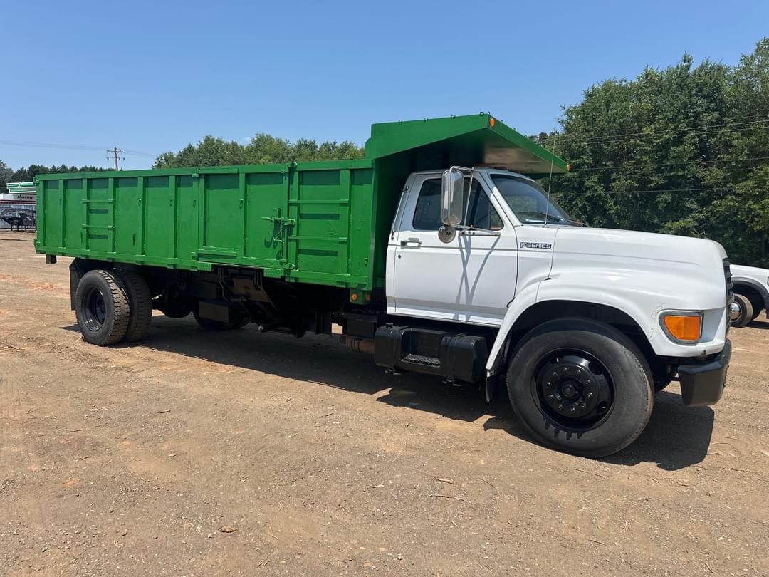 Image of Ford F-800 Primary image