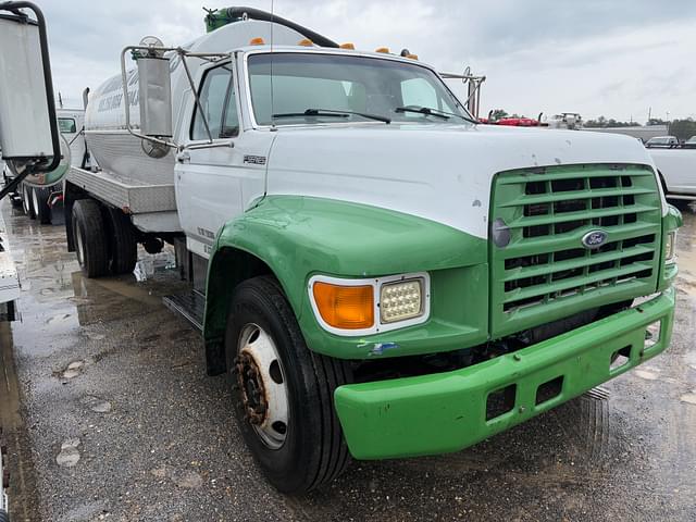 Image of Ford F-800 equipment image 4