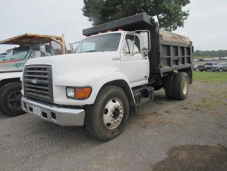 1999 Ford F-800 Equipment Image0