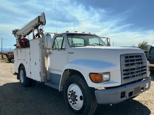 Image of Ford F-800 equipment image 2