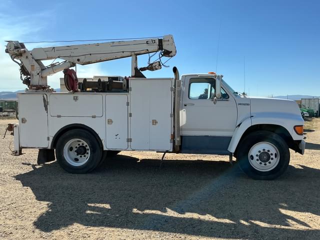 Image of Ford F-800 equipment image 3