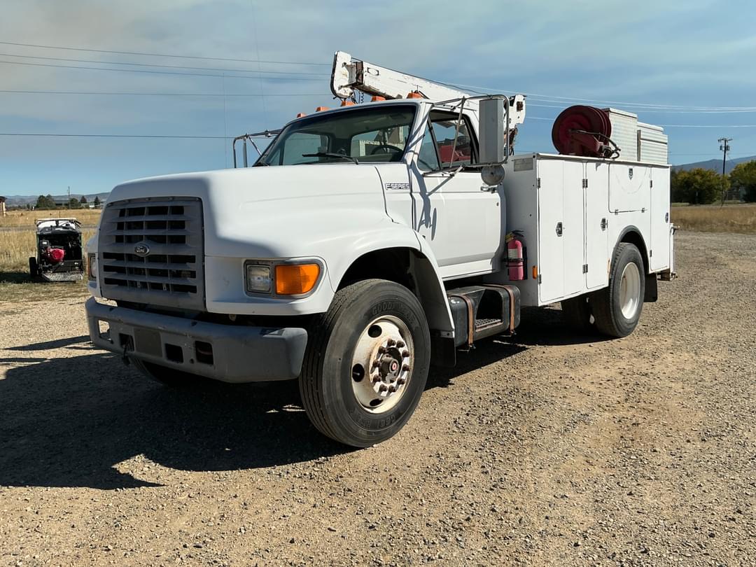 Image of Ford F-800 Primary image