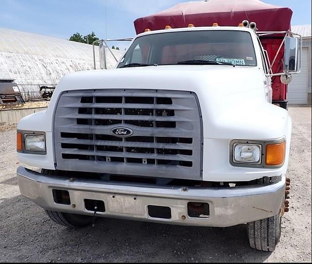 Image of Ford F-850 equipment image 3
