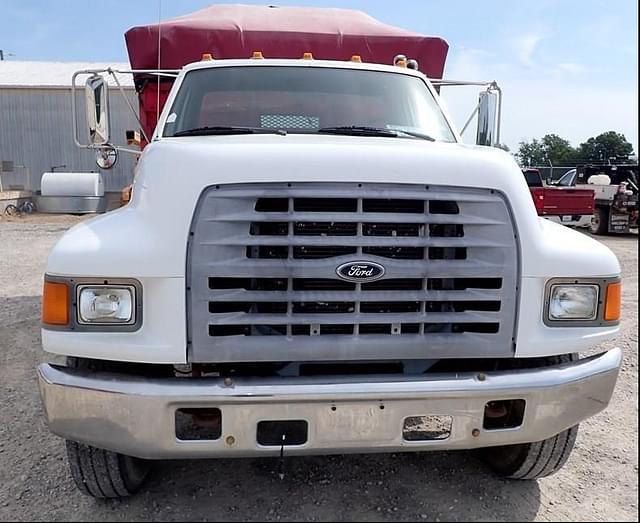 Image of Ford F-850 equipment image 4