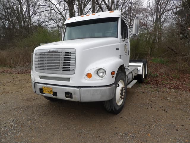 Image of Freightliner FL112 equipment image 2