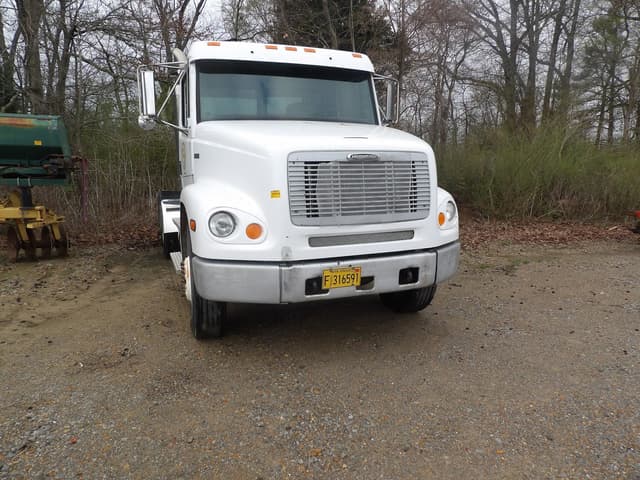 Image of Freightliner FL112 equipment image 3