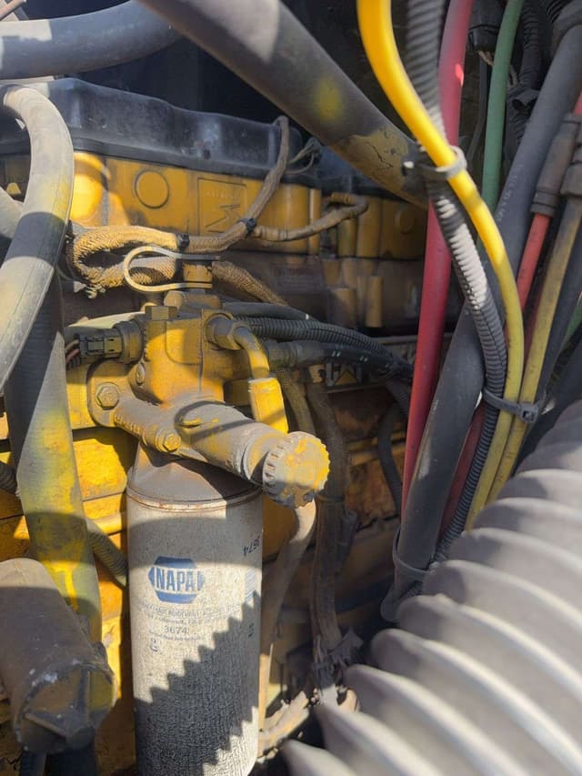 Image of Freightliner Century equipment image 2