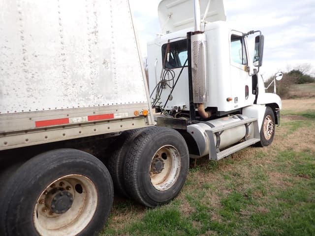 Image of Freightliner Century Class equipment image 2